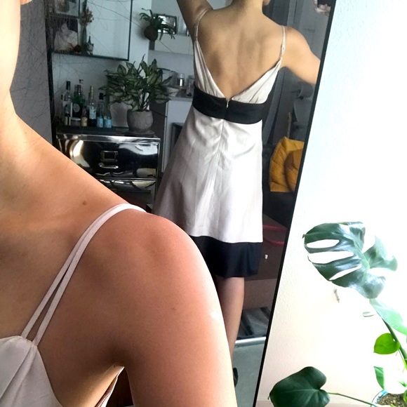 Classy MIDI backless Dress - Picture 2 of 7
